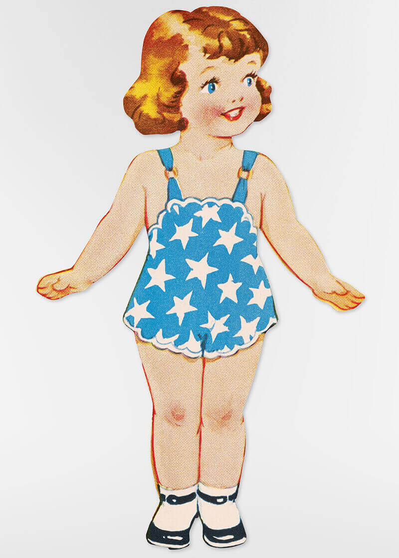 Plakaten "Betty Paper Doll" vintage plakat viser en smilende pige med kort brunt hår, blå kjole med hvide stjerner, hvide sokker og sorte sko på en almindelig hvid baggrund - ideel til retroindretning.