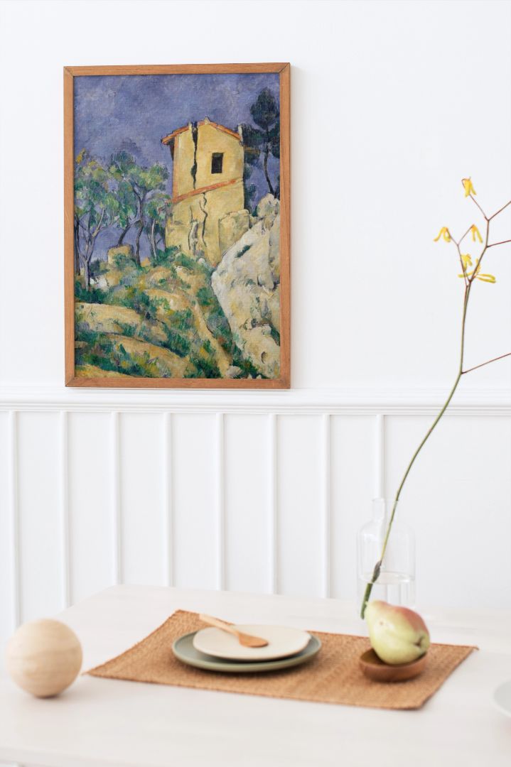 The House with the Cracked Walls
