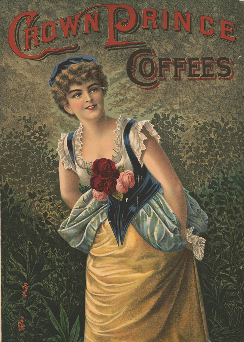 En vintageplakat for Crown Prince Coffees viser en smilende kvinde i en blå kjole med flæser og røde roser, der står midt i grønne omgivelser, med fed rød og brun tekst over hende.