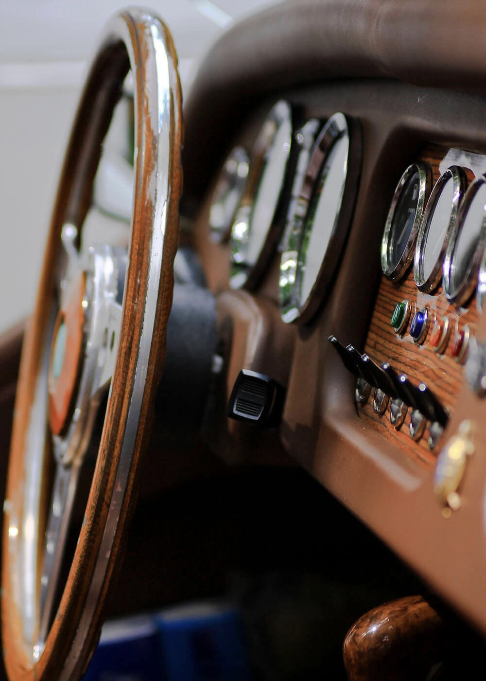 Instrumentpanel i træ