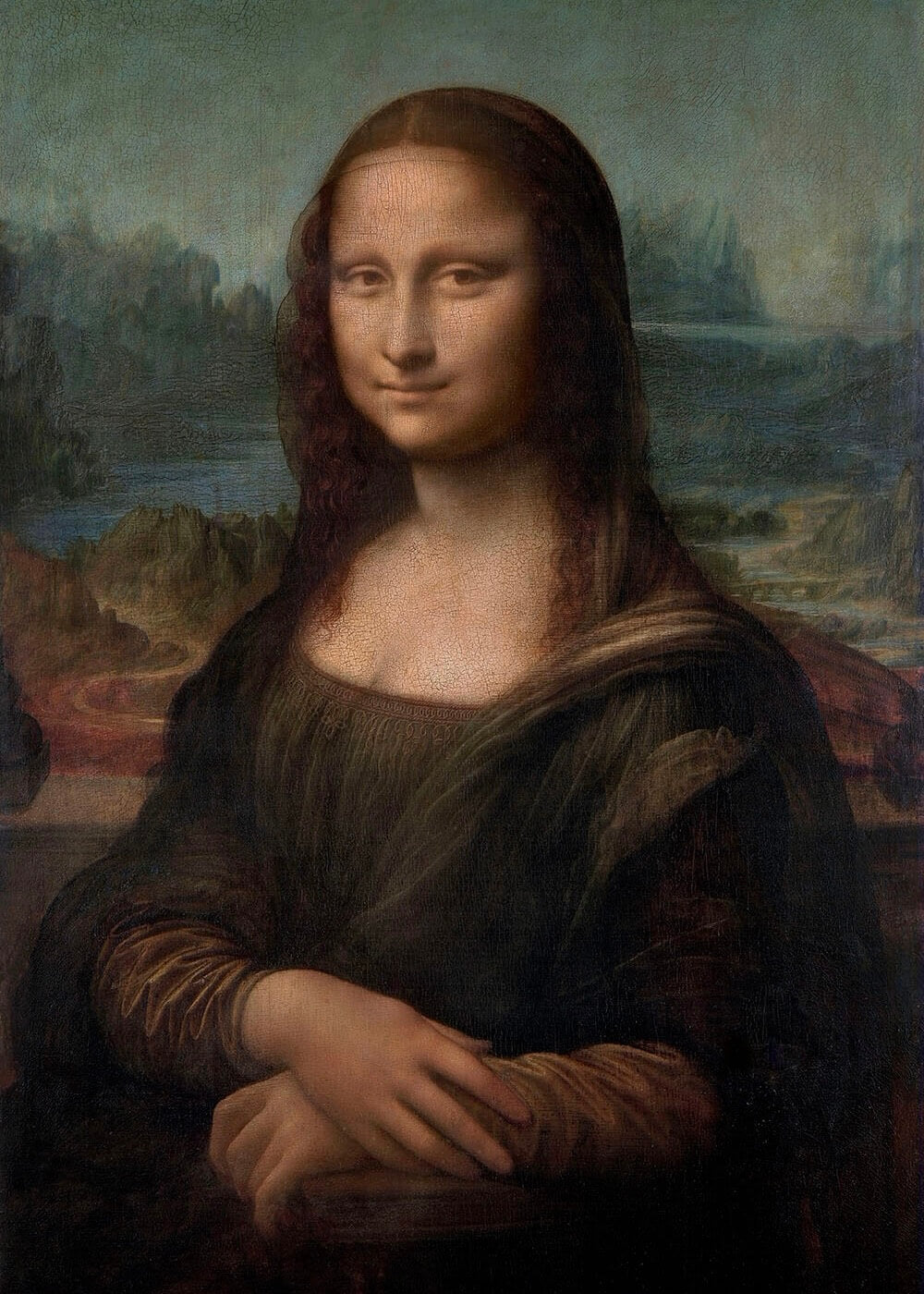 En kvinde med langt mørkt hår og et svagt smil sidder med korslagte hænder i en mørk kjole foran et tåget landskab med bjerge og vand på plakaten "Mona Lisa" fra Posters, som er et ekko af klassisk plakatkunst.