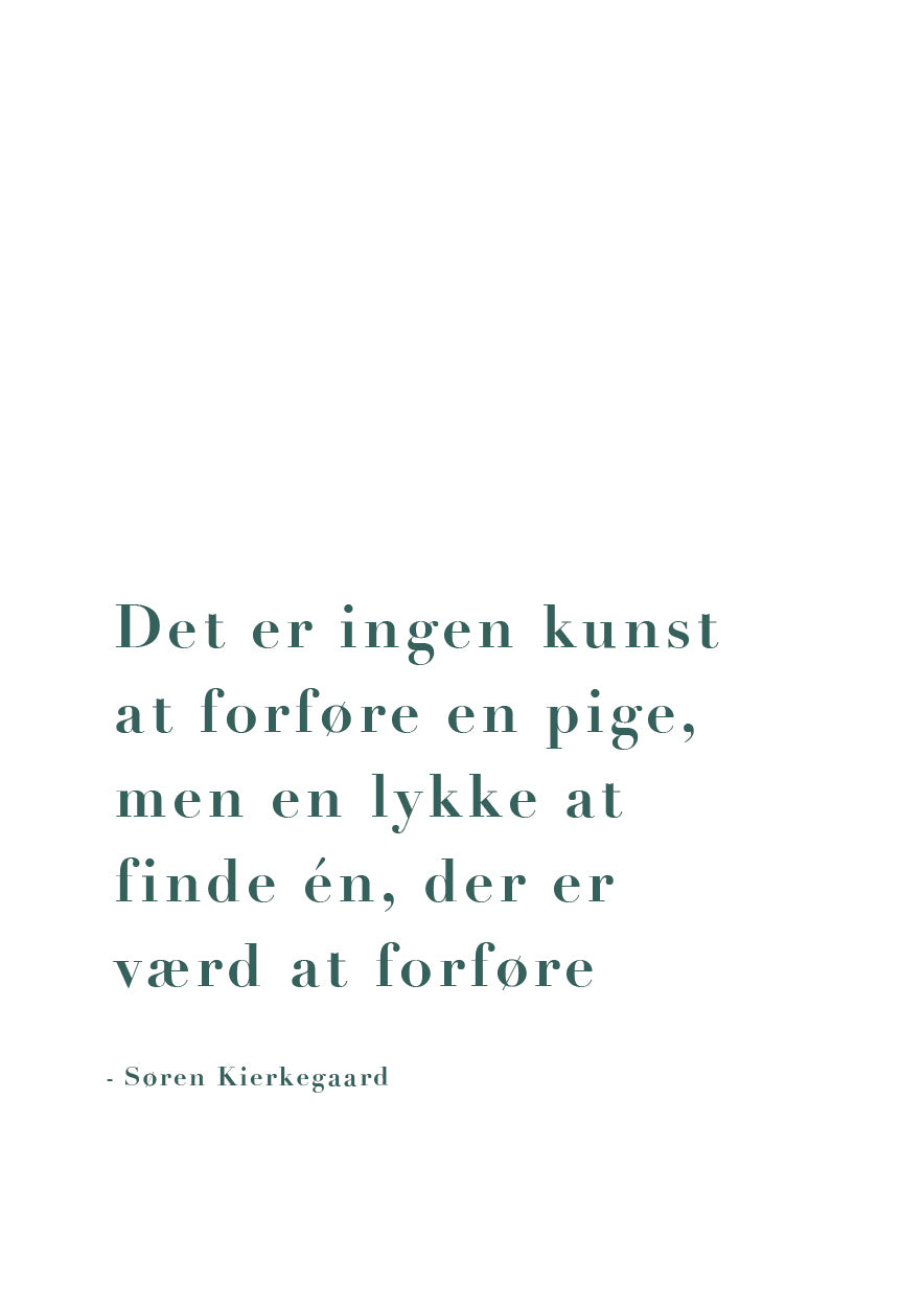 Plakaten "Det er ingen kunst at forføre en pige" fra Posters viser et dansk citat af Søren Kierkegaard på en hvid baggrund - ideel vægkunst til dit hjem eller kontor.